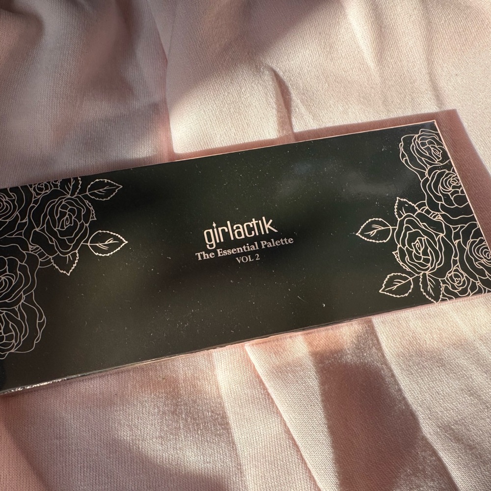 Girlactik The Essential Palette Vol 2 Eyeshade Palette🪩